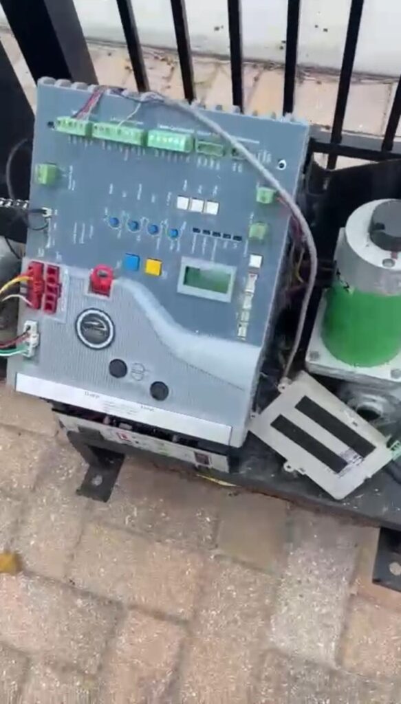 Roll Up Automatic Gates Repairs Bel Air CA